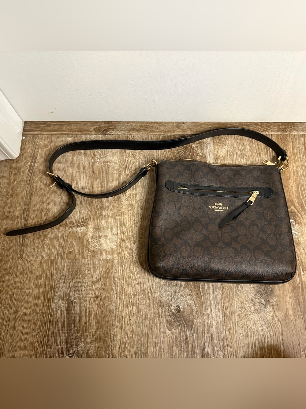 Coach Signature C Brown Black Crossbody File Bag Zip Top Adj Strap Gold HW